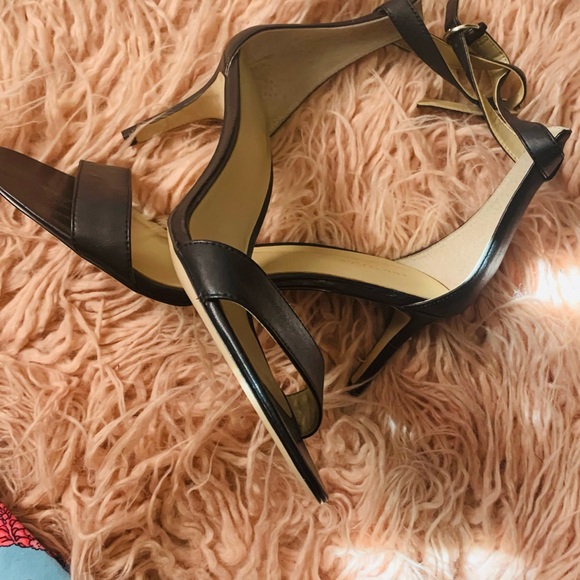 Ann Taylor - Picture 10 of 11